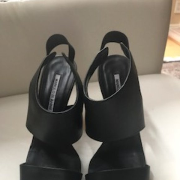 Manolo Blahnik Open Toe Slingback Leather Pumps - Picture 4 of 11